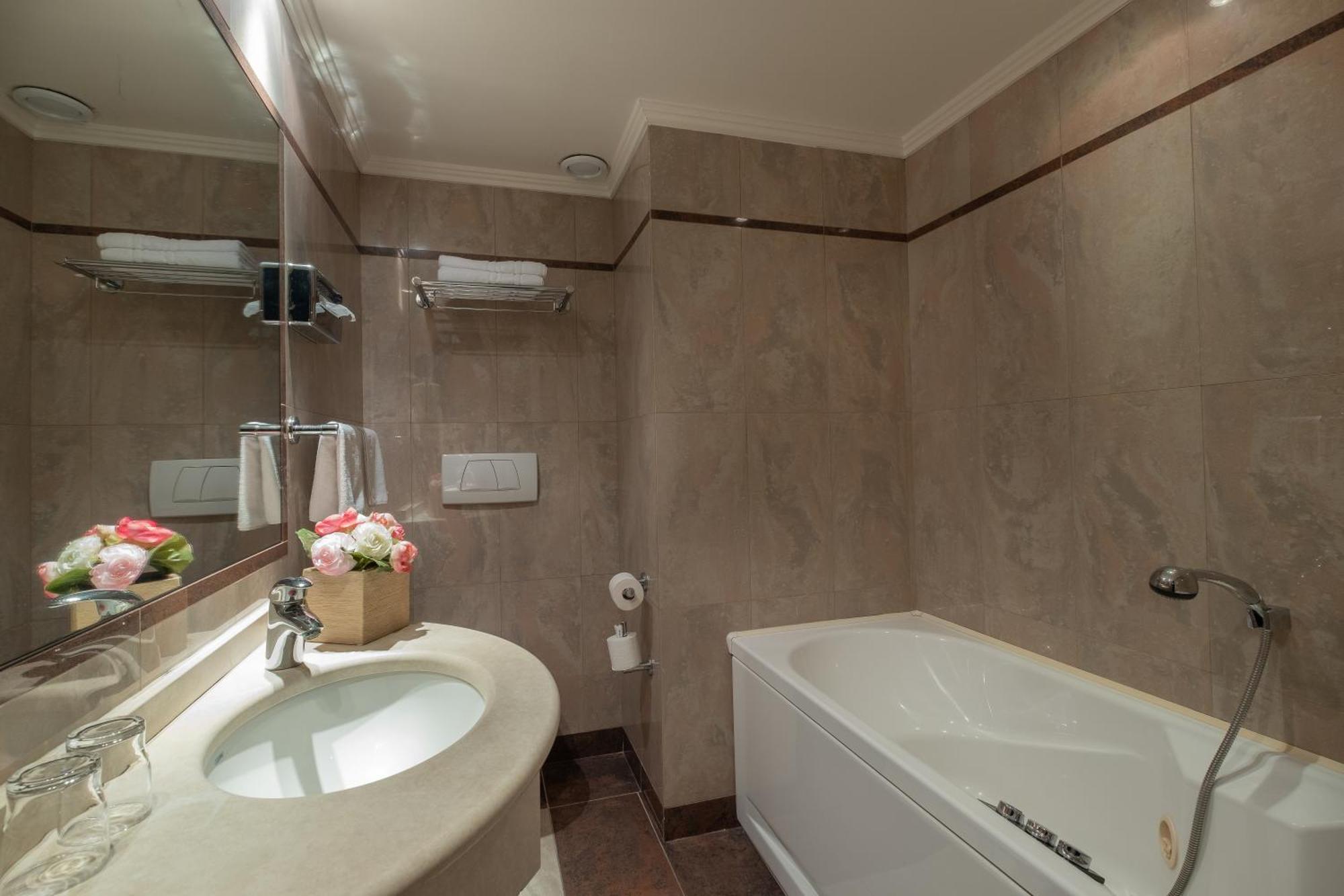 Hotel London Париж Экстерьер фото